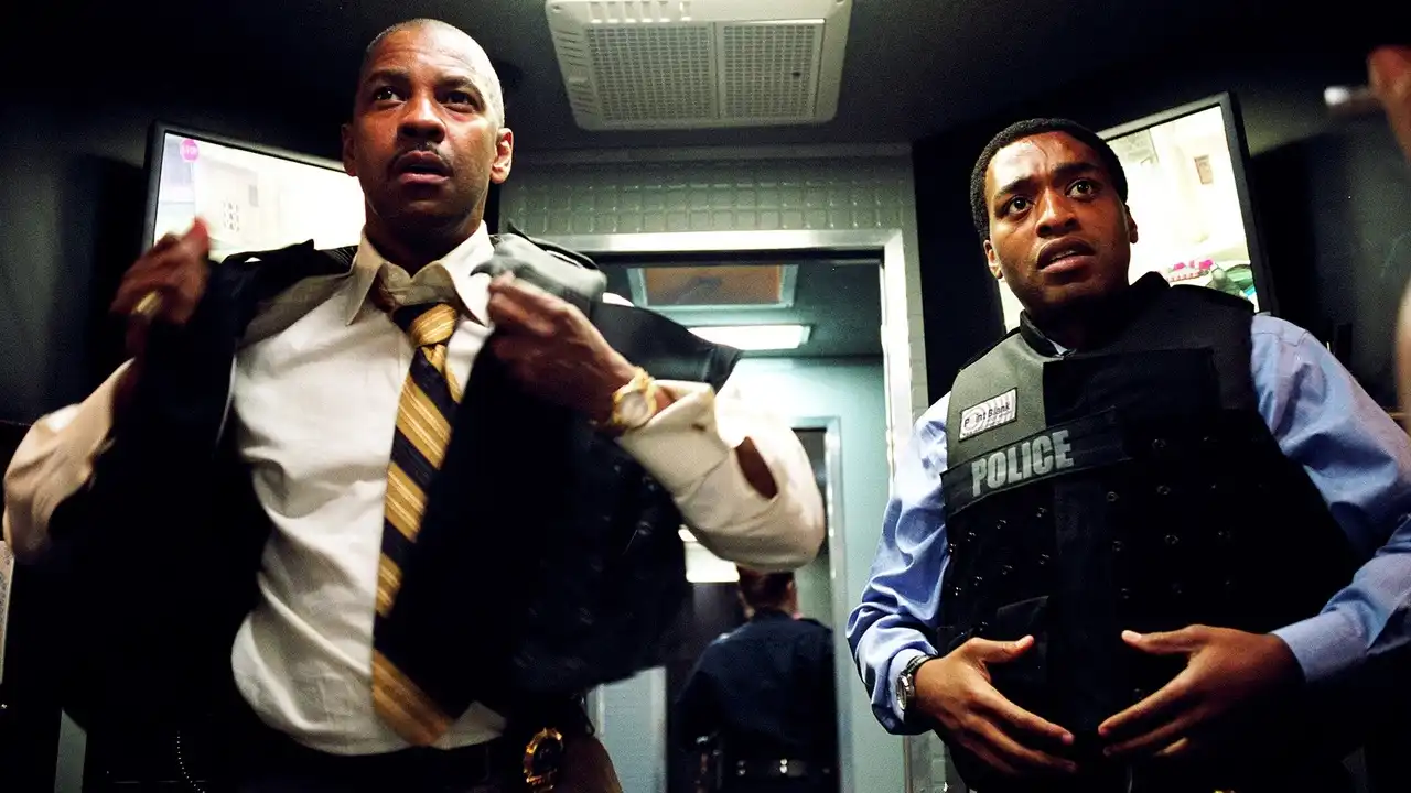 Denzel Washington as Detective Keith Frazier and Chiwetel Ejiofor as Detective Bill Mitchell in Inside Man