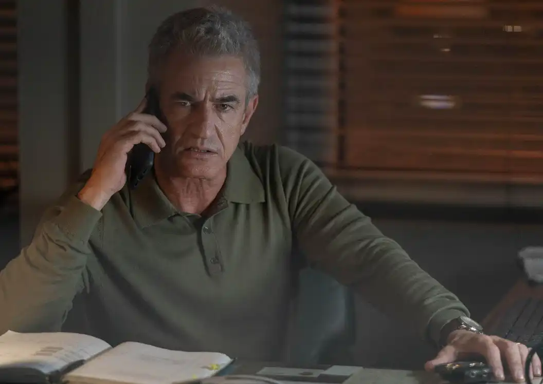 Detective Bailey on the telephone in Scream 6